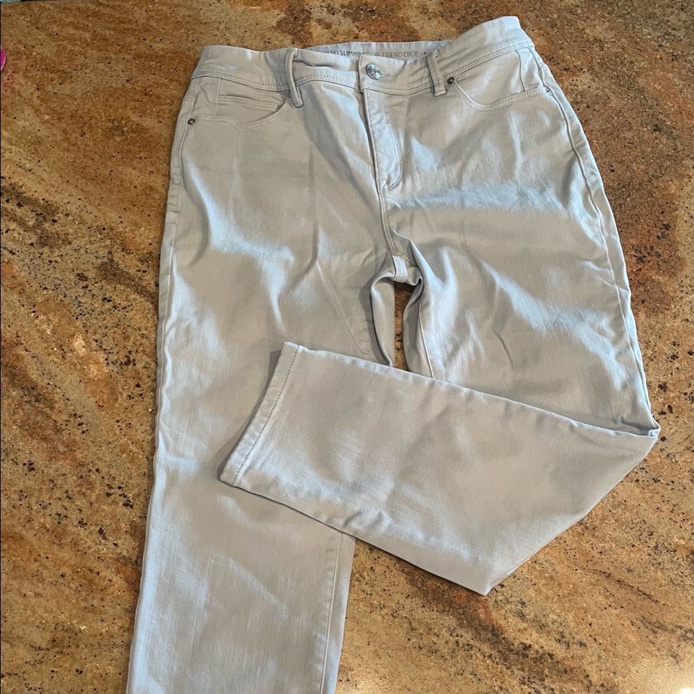 Chico’s SO SLIMMING Girlfriend Crop jeans Sz 0